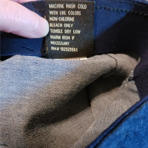 Suzanne Betro Denim Lorne Pull On Flare Jeans NWT Sz 8 - Picture 11 of 11